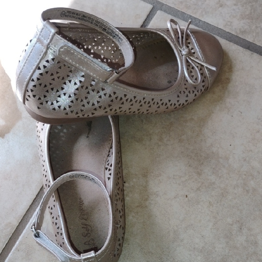 Stylish Kids Sandals and Ballet Flats Velcro Closung - Picture 3 of 4